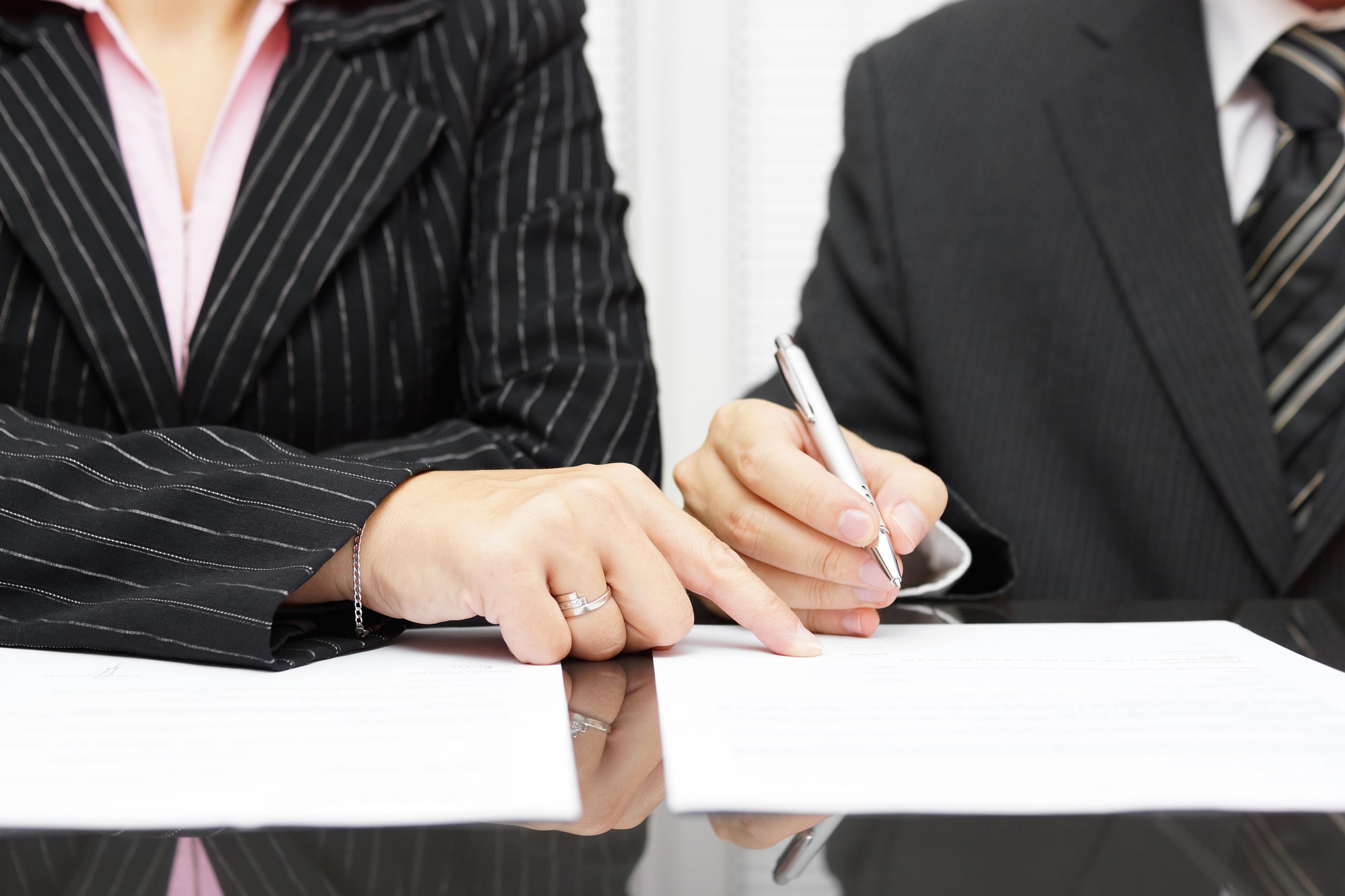 Read more about the article Navigating Business Contracts